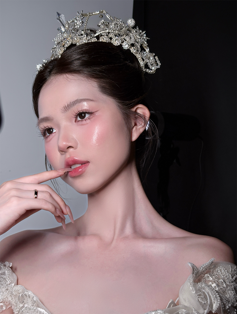 皇冠婚纱水光肌新娘妆
