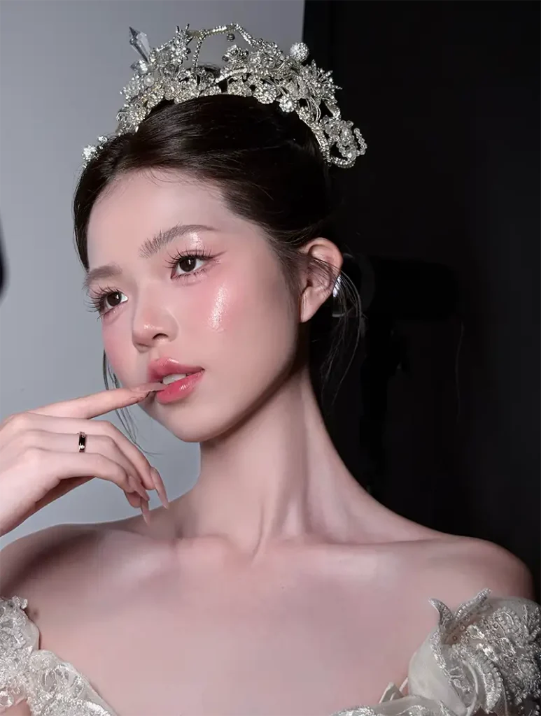 宁波尚野化妆培训学校-新娘仪式造型戴皇冠-宁波新娘妆培训-主婚纱皇冠造型作品